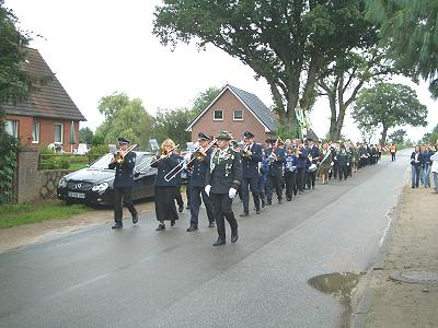 Königsabholung 2007 in Möhnsen - auf dem Weg zur Halle