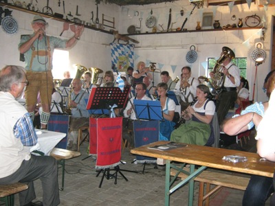 Die Möhnsener Musikanten spielten 7 Stunden auf dem Oktoberfest in Dalldorf Kreis Herzogtum Lauenburg - Bild zum Vergrößern bitte anklicken