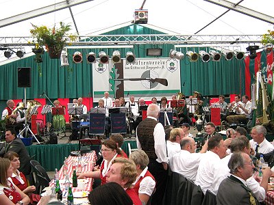 Musikzug Möhnsen spielte im Festzelt auf dem Schützenfest 2011 in Trittau - Bild anklicken zum Vergrößern